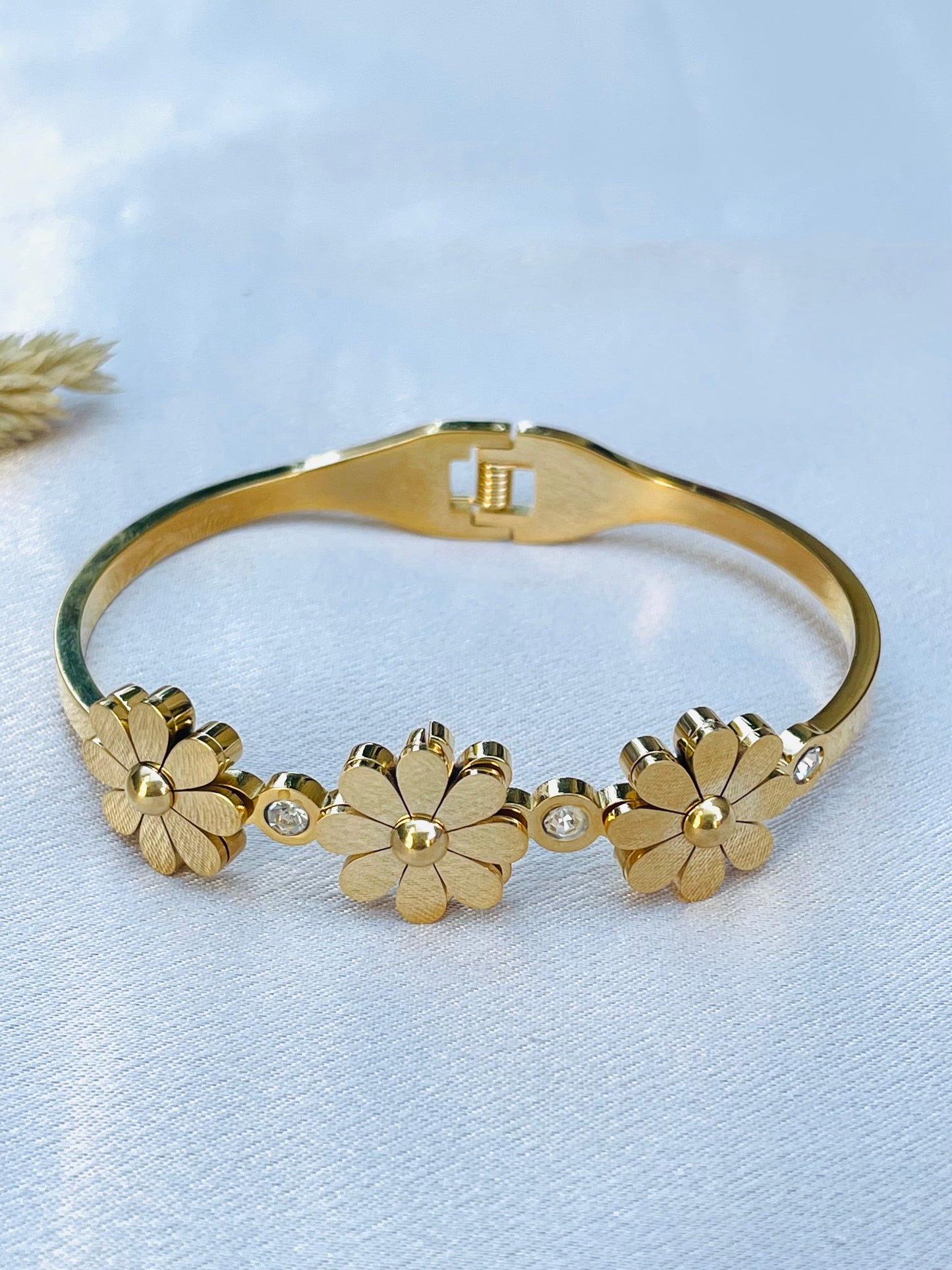 Daisy flower bracelet,jewelry gold gift.#012DFB-12