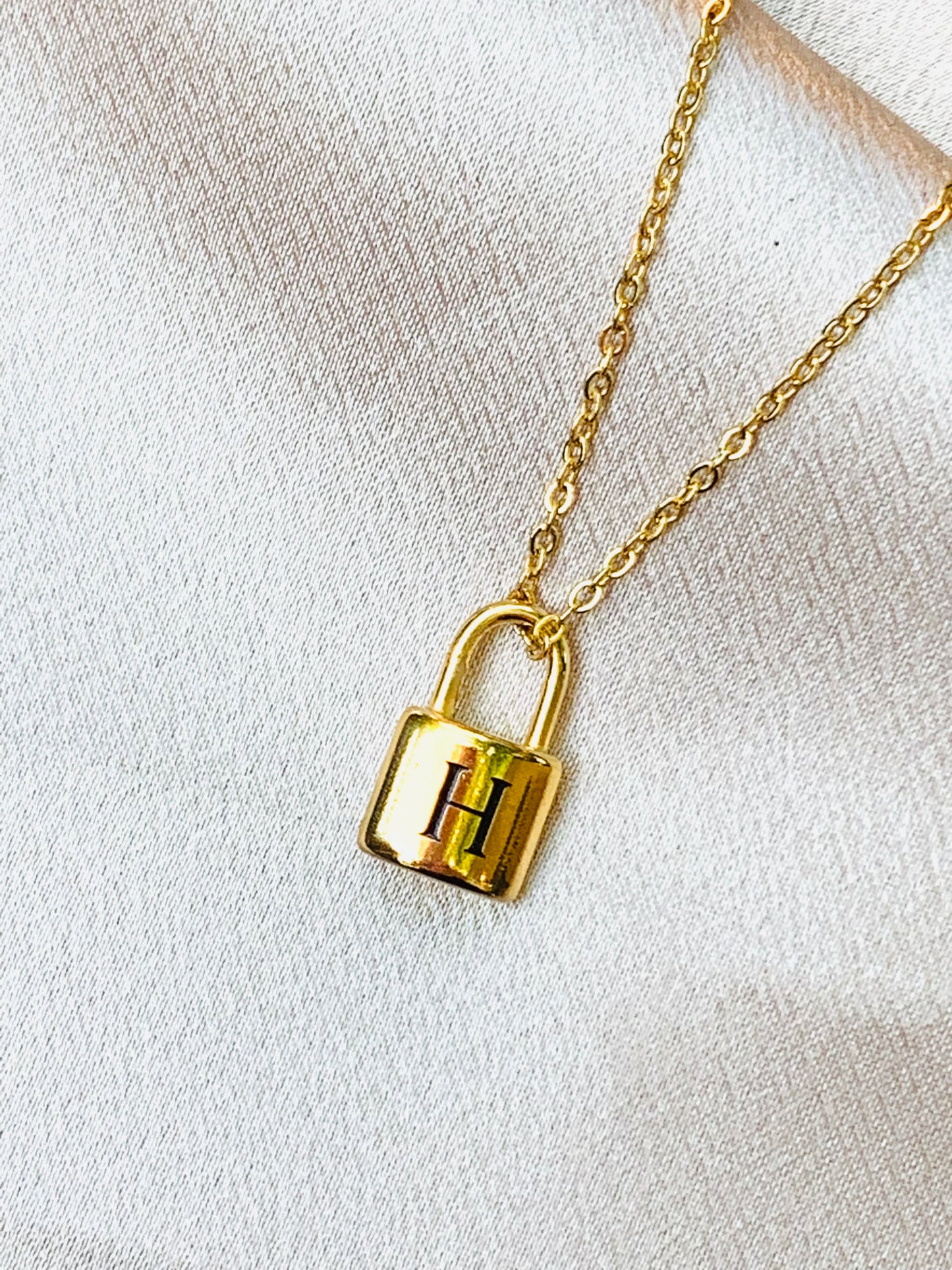 Initial letter necklaces,gold,chain, lock#-02056SSN-20